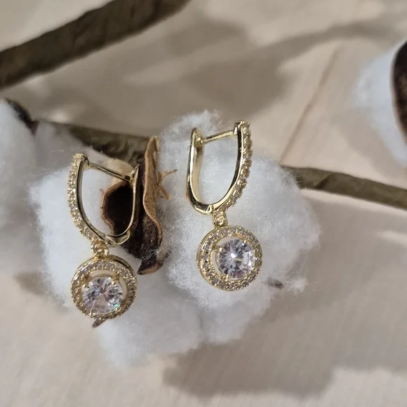 ππNEWππ GORGEOUS!! CZ Drop Dangle Earrings in GOLD Plating - Picture 14 of 16